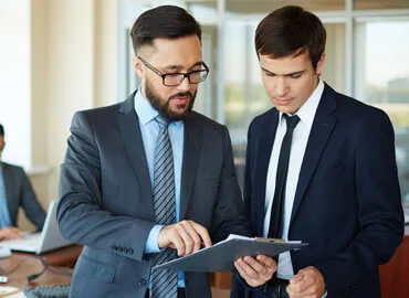 Provides expertise on legal matters and compliance. - JIUYOUkanglinlin